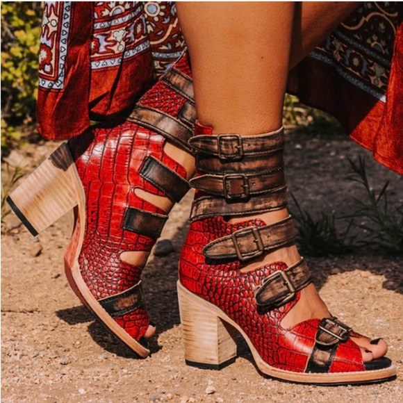 NEW FREEBIRD Red Croc Bond Gladiator Heeled Buckle Sandals size 8 (NWOB) - Picture 1 of 9